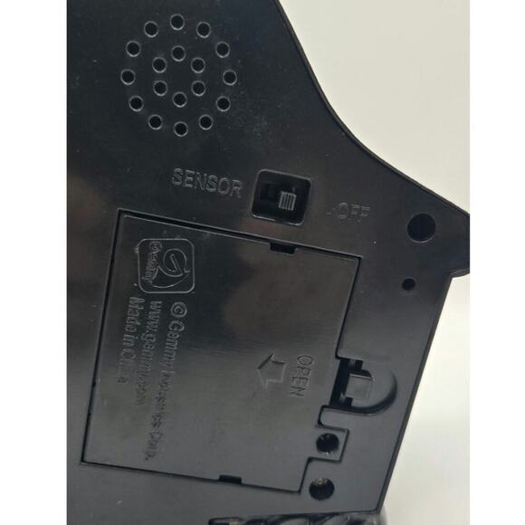 Gemmy Face Out Clock Halloween Screaming, Light Up Moving Tabletop - Picture 5 of 9